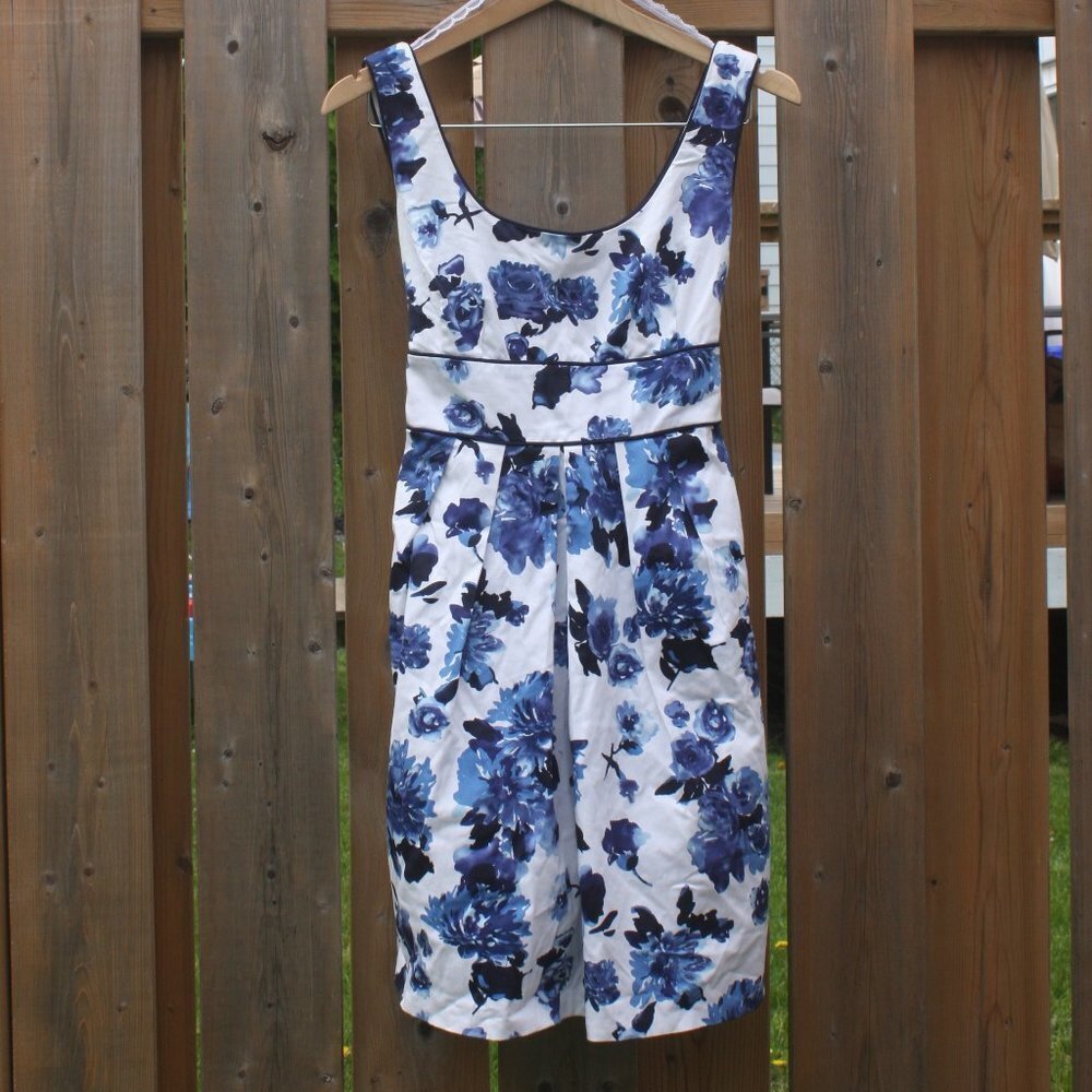 CUTE Cupcake Dress Women's Size 6 Bow Tie Back Blue Flowers